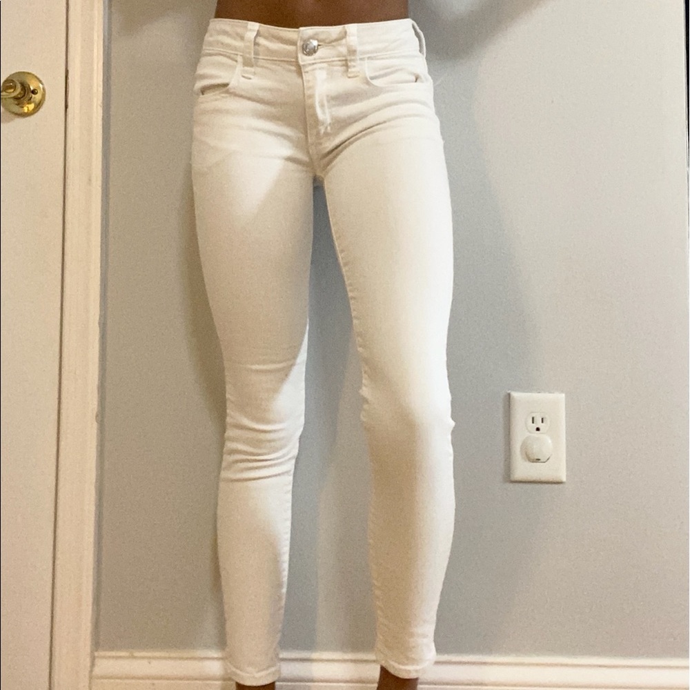 American Eagle White Super Stretch Skinny Jeans